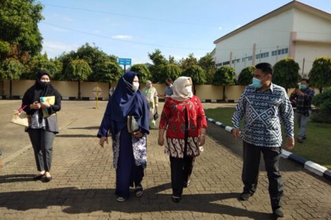 Tingkatkan Ekonomi Kadernya TP PKK Kota Makassar Gelar Pelatihan Membuat Masker