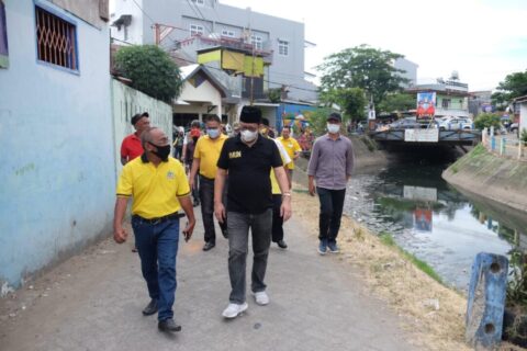 Program Dana Hibah RT Irman – Zunnun Dicontek Paslon di Pilkada Surabaya dan Kutai