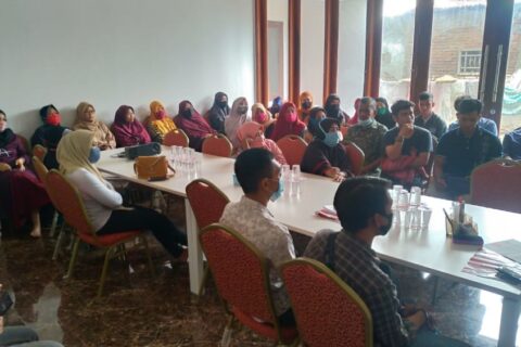 Sarat Makna dan Pesan Moral, Relawan Anir-Lutfi Nobar Film Bunda