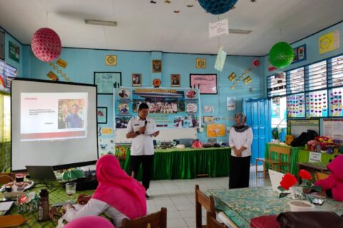SD 103 Inpres Hasanuddin Maros Workshop Penulisan Puisi di Tengah Pandemi