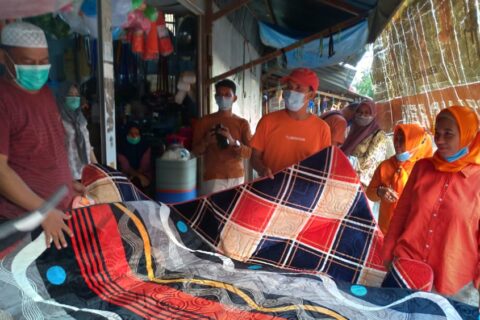 Belanja di Pasar Pangkajene, Anir: Agar Pedagang Lokal Bisa Bertahan
