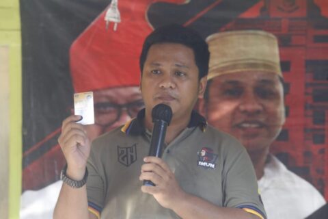 Disambut Antusias, Warga Curhat Soal KTP ke Andi Zunnun