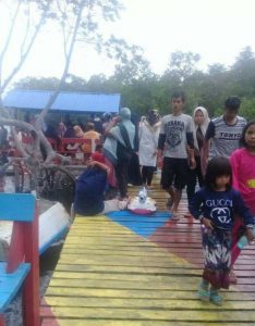 Pelabuhan Cinta Polongasa di Suli Dipadati Pengunjung