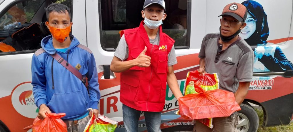 Anir Peduli Salurkan Sembako & Kelengkapan Bayi di Desa Lombang Timur Majene