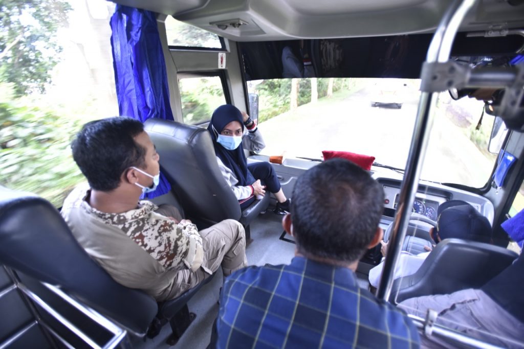 Wagub Sulsel – IDP Jajal Kemampuan Bus Perintis DAMRI di Medan Pegunungan Rongkong