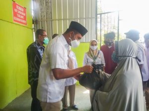 Milad ke-13, DPC Partai Gerindra Sinjai Bagi Seribu Paket Sembako ke Warga Miskin
