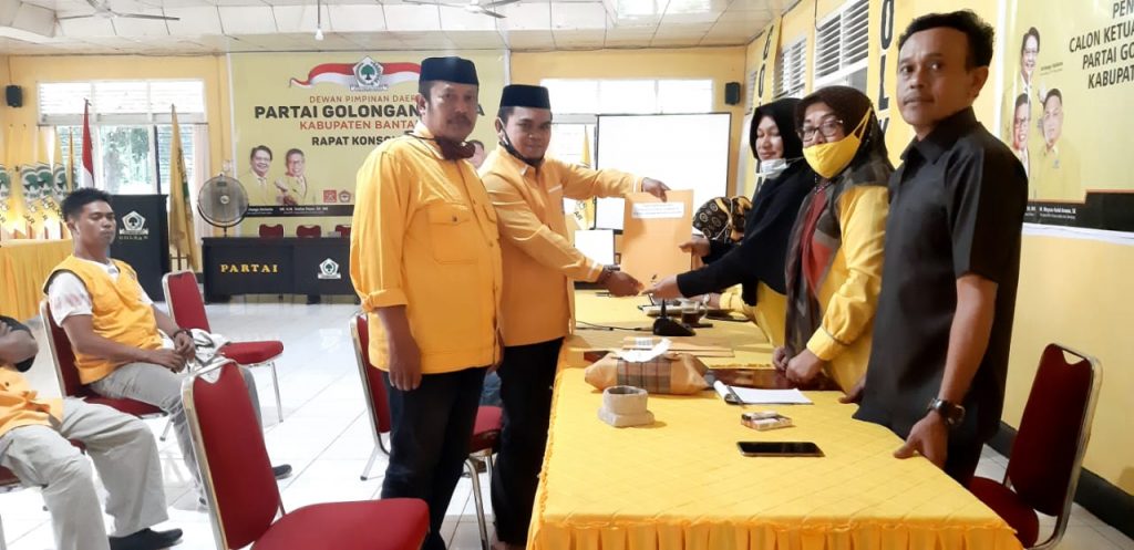 Meyrza Arman Ambil Formulir Bacalon Ketua Golkar Bantaeng