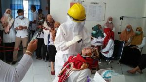 Pegawai Dinas PMD Sinjai Jalani Tes Swab Covid-19