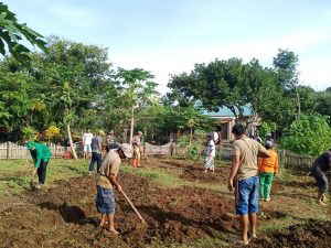 Hidupkan Budaya Gotong Royong, Warga Dusun Samba Kerja Bakti Bersama Mahasiswa KKN IAIN Palopo
