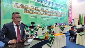 Prof Gagaring Pagalung Beri Dua Pesan kepada 1.375 Alumni Unismuh Makassar