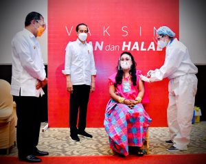 Danny Pomanto Dampingi Presiden Tinjau Vaksinasi Massal di Makassar