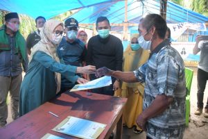 Korban Bencana Jemaat Gereja Toraja Desa Meli Terima Bantuan 10 Unit Huntap