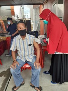 Jemaah Calon Haji Luwu Utara Mulai Disuntik Vaksin. Mayoritas Kelompok Lansia
