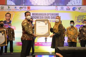 Kepala Daerah Peduli Media dan Pers, Indah Putri Indriani Dapat Penghargaan dari SMSI