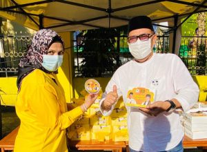 Amaliah Ramadan, Golkar Sulsel Kembali Bagi Ribuan Takjil di Makassar