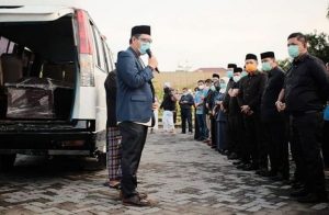 Adi Rasyid Ali Pimpin Upacara Pelepasan Zaenal Dg. Beta