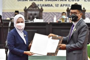 DPRD Luwu Utara Serahkan Rekomendasi LKPJ Bupati 2020