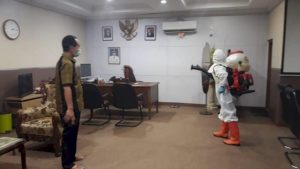 Kantor DPRD Makassar Disemprot Disinfektan, Akses Masuk hanya Satu Pintu