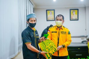 Fraksi Golkar Sulsel Berbagi Kepada Cleaning Service dan Satpol PP