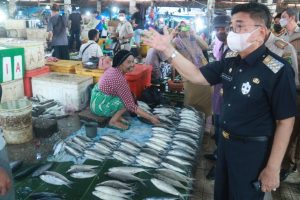 Walikota Palopo Kunjungi Dua Pasar, Pantau Ketersediaan Kebutuhan Warga dan Penerapan Prokes