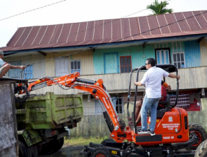 Tinjau Pengerukan Kanal, Mario David Apresiasi Kerja Tim Dinas PU Makassar