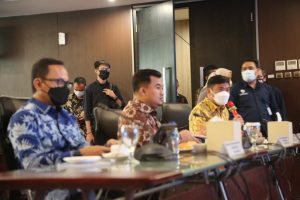 Hari Pertama Bertugas, Bupati Adnan Langsung Pimpin Raker APKASI dan APEKSI