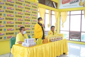 Golkar Parepare Beri Bantuan Makanan dan Vitamin untuk Pasien Covid-19 yang Isoman