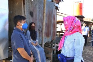 Wawali Fatma Sambangi Warga, Berikan Sembako Dan Ingatkan Prokes