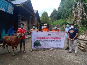 Masmindo Sumbang 7 Ekor Sapi Kurban untuk Warga Lingkar Tambang  