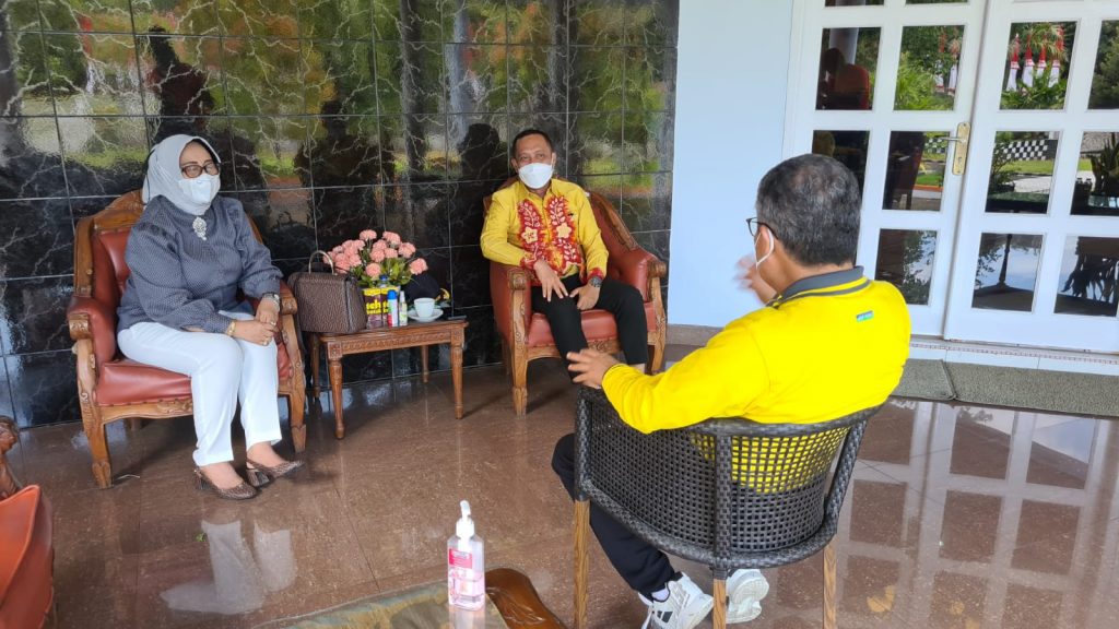 Dua Calon Ketua Golkar Palopo Berbincang Santai Bersama Taufan Pawe, Ini Kata Hj. Nurhaeni dan RMB