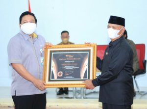 Enrekang Terima Penghargaan Kemenkeu dan BPJS ketenagakerjaan