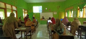 Guru SD 100 Salokaraja Enrekang Diajari Manfaat Fitur Google dalam Pembelajaran