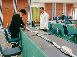 Jelang Tes SKD CPNS, Armiadi Pantau Pemasangan Jaringan Internet di Aula La Galigo