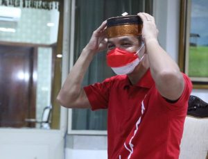 Di Ultahnya, Gubernur Ganjar Pakai Songkok Bone dan Lipa Sabbe