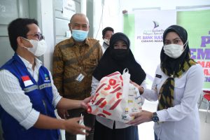 Warga Terdampak COVID-19 di Kelurahan Bone Tua Terima Bantuan Sembako