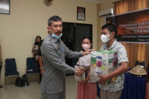 Pemkot Palopo Serahkan Bantuan ke Pelaku Usaha Skala Kecil