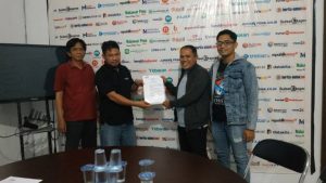 Ketua Serikat Media Siber Indonesia (SMSI) terpilih Kota Parepare Rusli Amrullah Terima SK