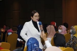 Awali Tahun, Debbie Rusdin Sapa Konstituen dengan Membagikan Pola Hidup Sehat