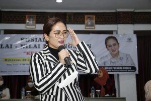 Legislator Golkar Debbie Rusdin Sosialisasi Kebangsaan “Kesehatan” Bersama Masyarakat Mamajang