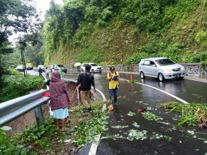 Dinas PUTR Sulsel Tangani Longsor di Poros Malino