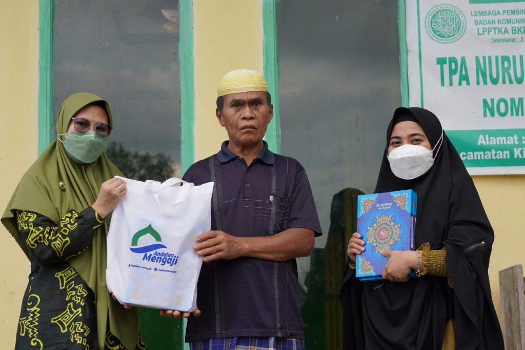 Sasar Bulukumba, Andalan Mengaji Berbagi Mukenah dan Al-Qur’an di TPA, Masjid dan Pesantren