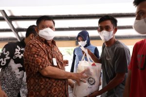 Jaga Nelayan Tetap Produktif di Tengah Covid, Azikin Solthan – KKP Saluran 1000 Paket Sembako