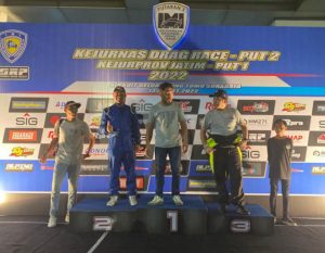 Pembalap Benteng Kupa Sport IMI Sulsel Sabet Dua Trofi Kerjurnas Drag Race Surabaya