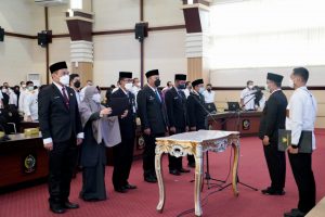 Gubernur Andi Sudirman Lantik 6 Pejabat Hasil Lelang Jabatan