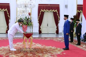 Sah, Dilantik di Istana Andi Sudirman Gubernur Termuda di Indonsia