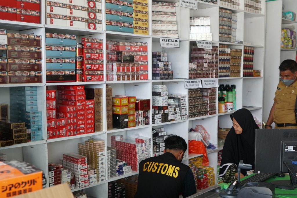 Pemda Lutra dan Bea Cukai Tertibkan Rokok Ilegal di Kecamatan Bonebone, Ini Hasilnya