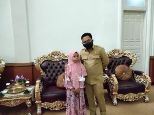 Ilham Azikin Lepas Ilmi Khalilah Berlomba di FASI XI Palembang