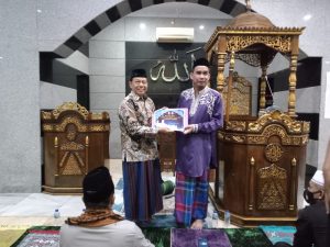 Berikan Hibah, Rudianto Lallo Harap Jamaah Masjid Taqwa Semakin Khusyuk Beribadah