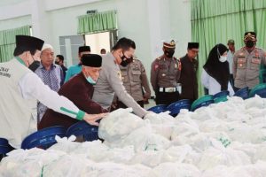 Kapolres Barru Cek Paket Logistik Baznas Sebelum Didistribusi
