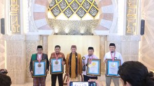 Dukung MUI dan KPID, Walikota Makassar dan Pemprov Sulsel Raih Penghargaan Leprid